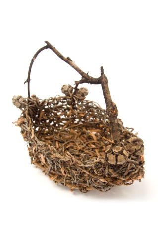 Basket with twig hangle